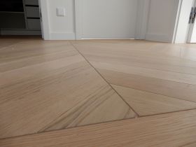 Parketti tammi chevron Basica UV lacquer Latte